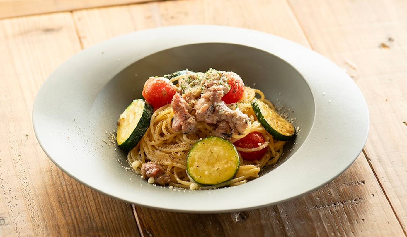 サルシッチャと夏野菜のチーズパスタ期間限定新メニュー登場！
